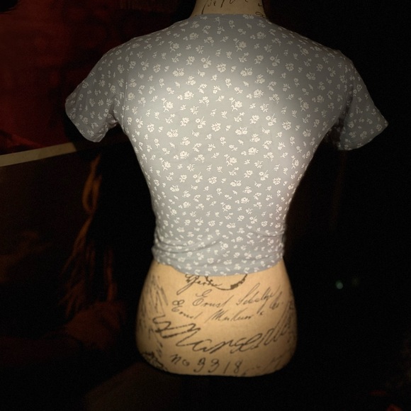 BRANDY MELVILLE !!! So cute this little crop top. It speaks for its self. - Picture 5 of 9